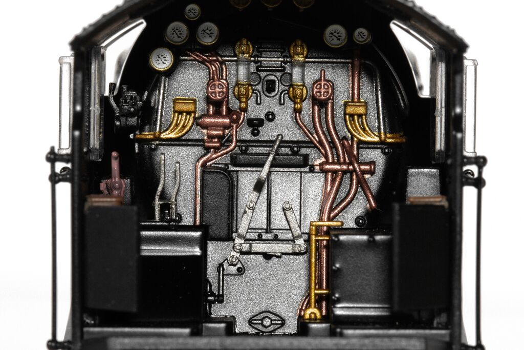 Hornby R30137 BR, Class B17/5, 4-6-0, 61670 'City of London' - Era 4 - OO Gauge *LAST ONE*