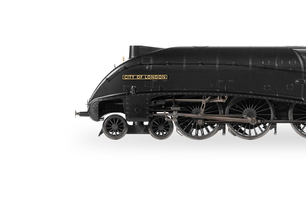 Hornby R30137 BR, Class B17/5, 4-6-0, 61670 'City of London' - Era 4 - OO Gauge *LAST ONE*