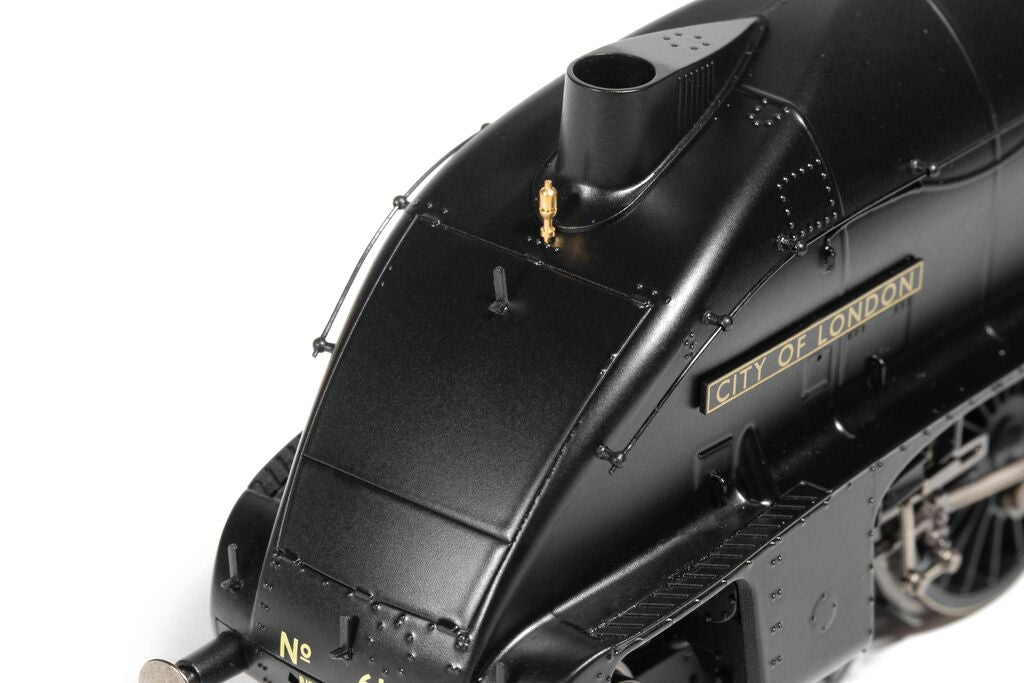 Hornby R30137 BR, Class B17/5, 4-6-0, 61670 'City of London' - Era 4 - OO Gauge *LAST ONE*