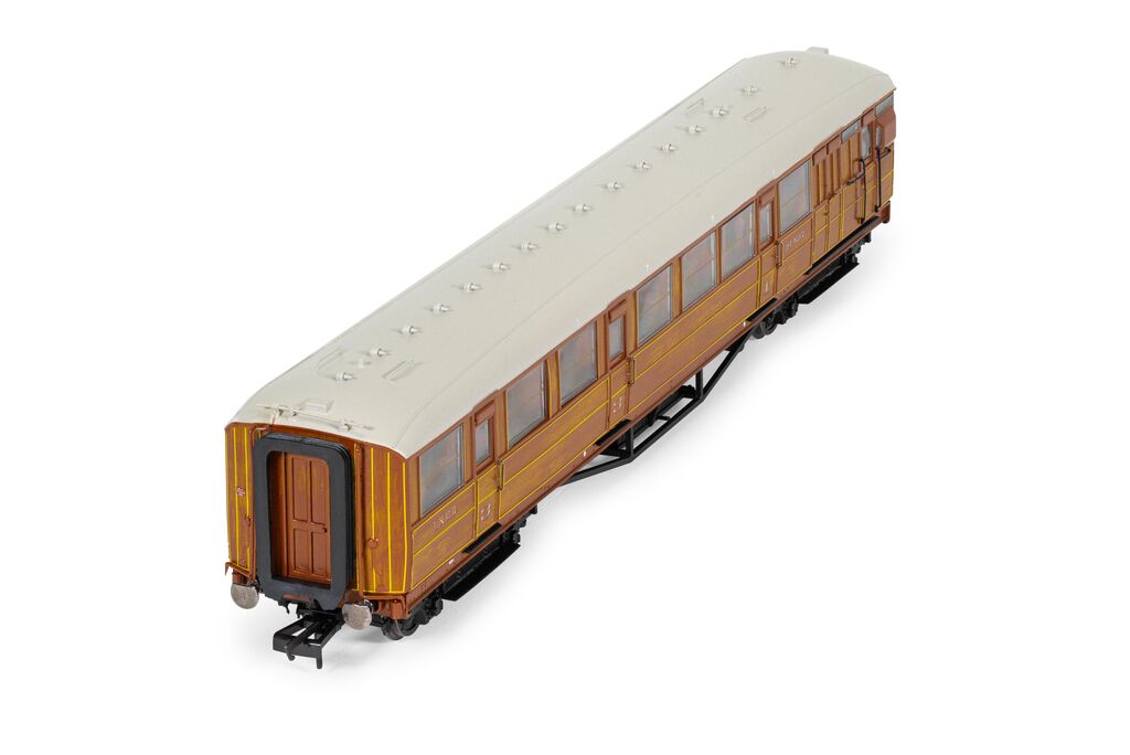 Hornby R40454 LNER Gresley Corridor Teak Coaches Brake 3rd 21437, OO Gauge