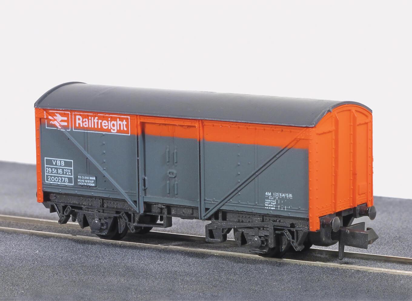 Peco NR-12R Railfreight Van, BR, red/grey