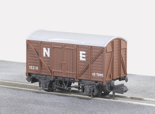 Peco NR-43E Box Van, Standard type, NE, brown