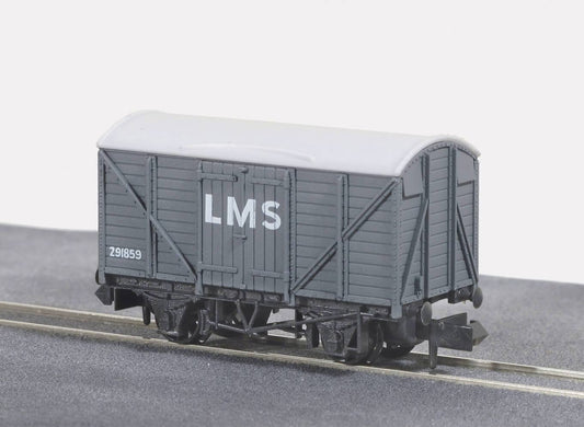 Peco NR-43M Box Van, Standard type, LMS, light grey