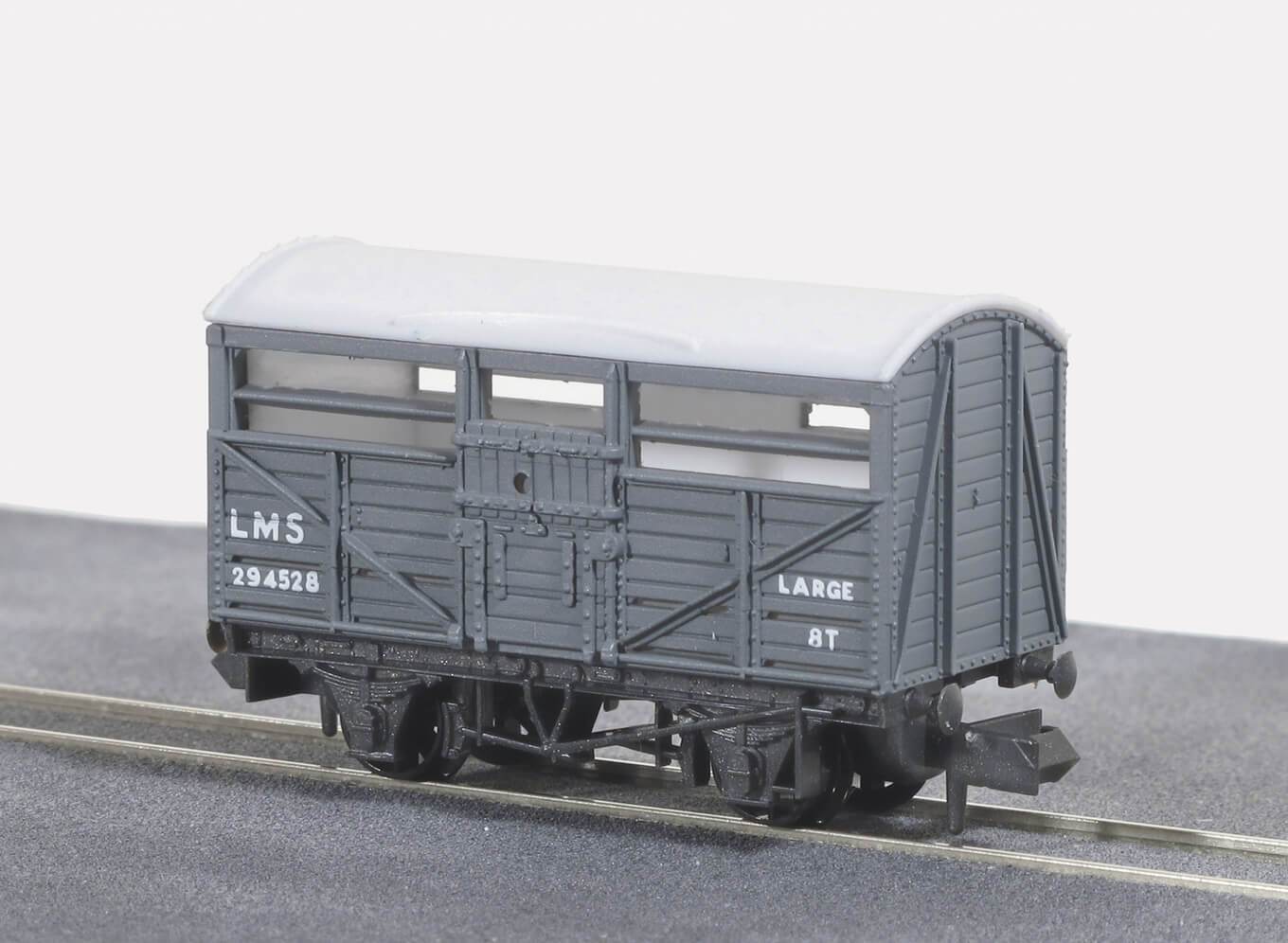 Peco NR-45M Cattle Truck, LMS, light grey