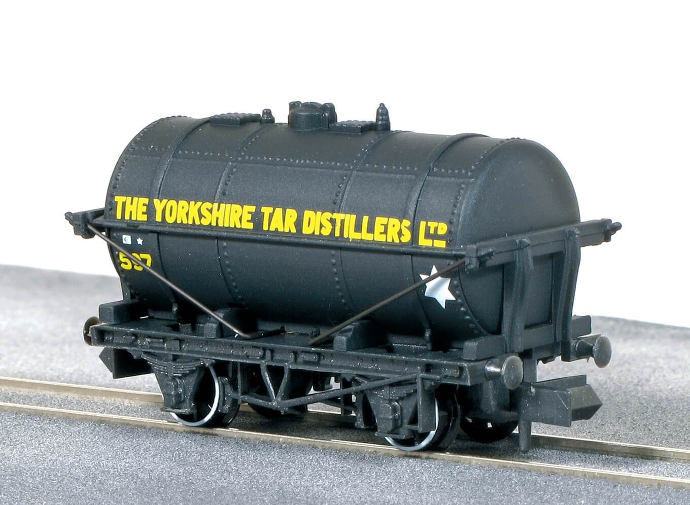 Peco NR-P180 Tanker Wagon, The Yorkshire Tar Distillers Ltd