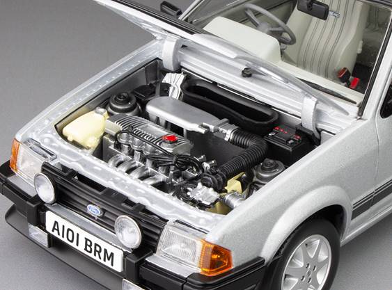 Sunstar H4998R Ford Escort RS1600i 1984 Strato Silver RHD UK Exclusive - Limited Edition 360pcs