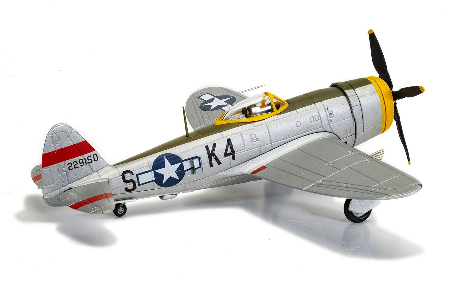 Corgi AA33827 Republic P-47D Thunderbolt 'Dottie Mae' 42-29150/K4-S 410th FG 511th FS May 1945 1:72