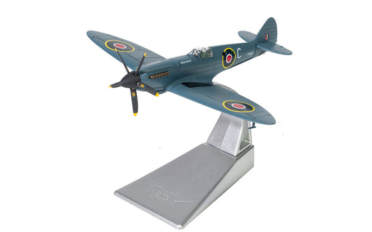 Corgi AA38708 Supermarine Spitfire PR.XIX G-RRGN PS853 Rolls Royce Heritage Hanger