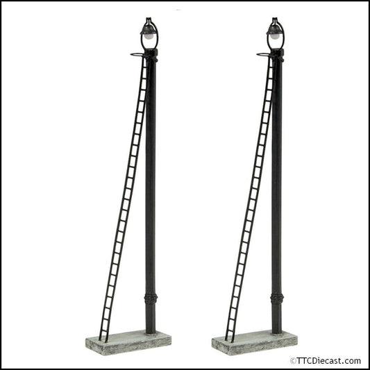 Bachmann 44-561 Wooden Post Yard Lamps, OO Gauge