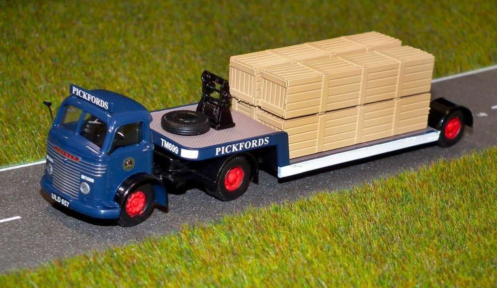Base Toys DB09 Commer QX Low Loader - Pickfords (ULD 657) c/w Packing Cases Load