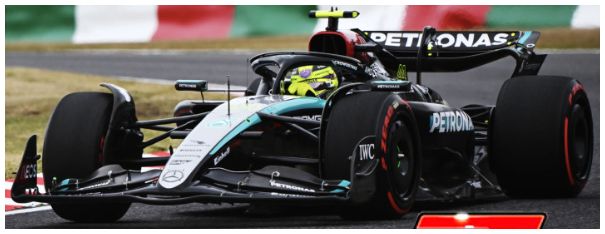 Burago 28069H Mercedes F1 W15 #44 Lewis Hamilton w/Figure, 1:24 Scale