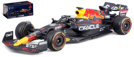 Burago 38062V Red Bull F1 RB18 2022 #1 Case with Verstappen Helmet, 1:43 Scale