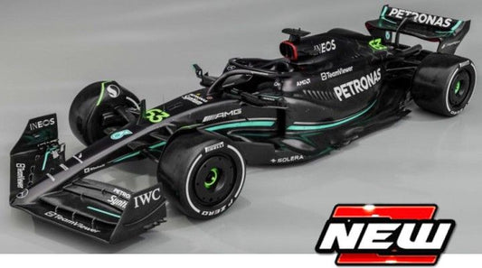 Burago 38081R Mercedes F1 W14 #63 George Russell - W/Case + Figure, 1:43 Scale