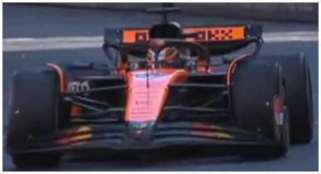 Burago 38249-MONACO-81 McLaren F1 MCL39 #81 Monaco GP 2025 Oscar Piastri w/Driver and Case, 1:43 Scale