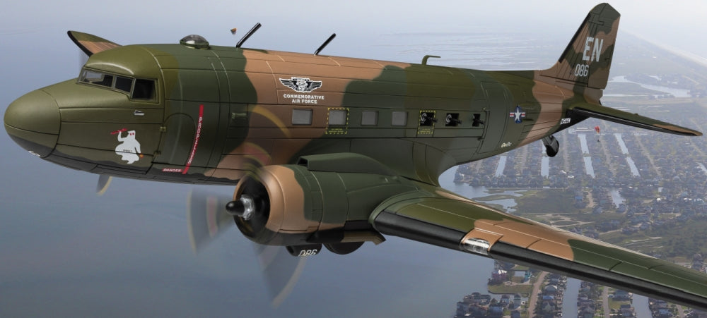 Corgi AA38212B Douglas AC-47 Gunship 'Spooky 086' Commemorative Air Force,  1:72 Scale
