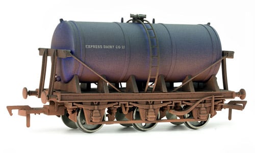 Dapol 4F-031-010 6 Wheel Milk Tank Express Dairy Weathered, OO Gauge *LAST FEW*