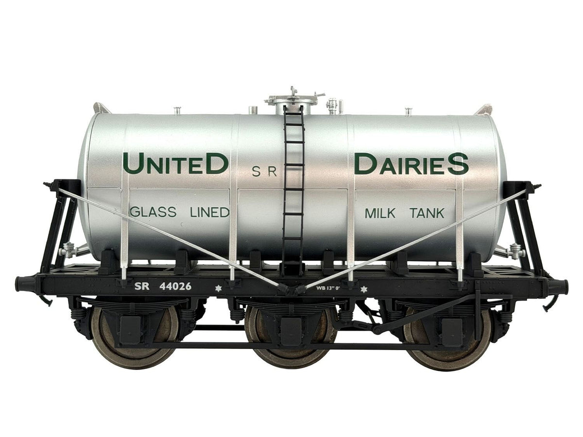 Dapol 7F-031-010 6 Wheel Milk Tank United Dairies 44026, O Gauge *PRE ORDER £74.38 *