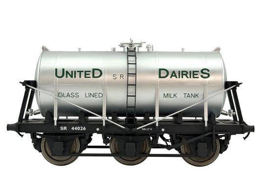 Dapol 7F-031-010 6 Wheel Milk Tank United Dairies 44026, O Gauge *PRE ORDER £74.38 *