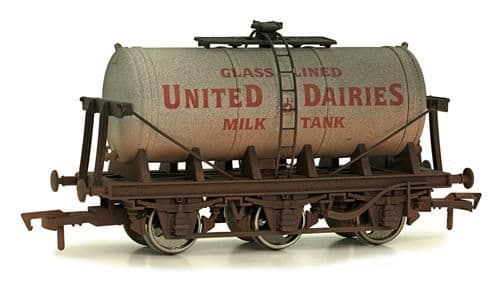 Dapol 4F-031-020 6 Wheel Milk Tank United Dairies Weathered, OO Gauge