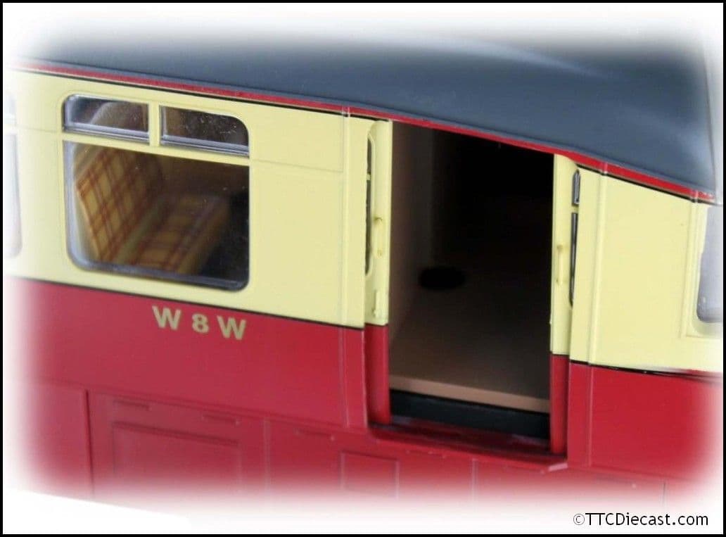 Dapol 7D-011-005D Streamlined Diesel Railcar W8W BR Carmine/Cream DCC FITTED, O Gauge *LAST FEW*