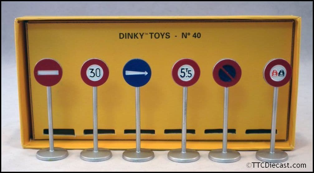 Dinky 40 6pc Set - Road Signs Reproduced by Atlas Editions