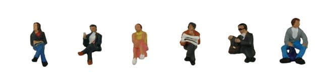 Farish 379-305 Station Passengers Sitting