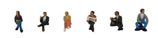 Farish 379-305 Station Passengers Sitting