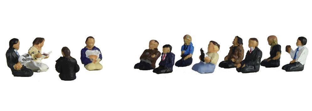 Farish 379-321 12 Seated Coach Passengers