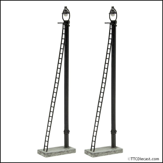 Farish 42-561 Wooden Post Yard Lamps (x2) N Gauge