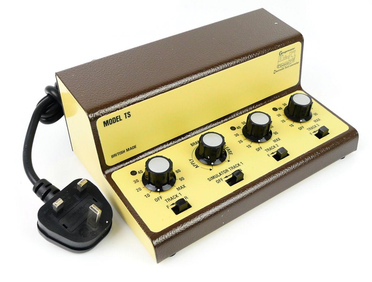 Gaugemaster GMC-TS Three Track Cased Controller with Simulation on One ...