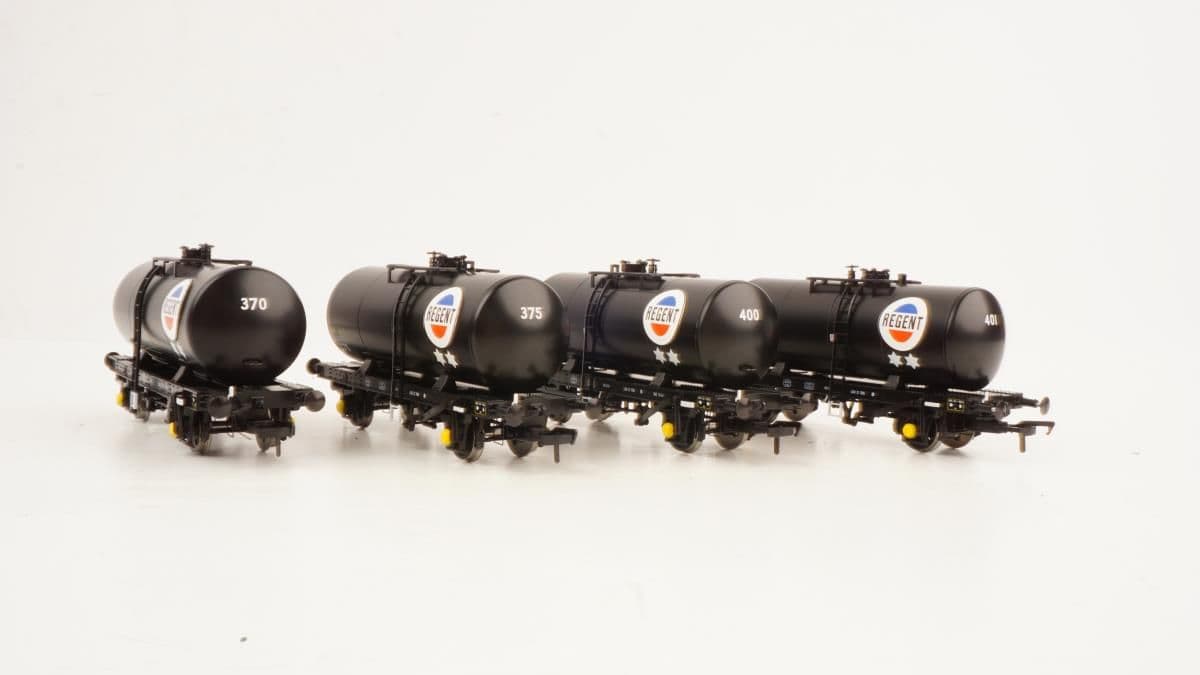 Heljan 1114 35t B Tank Wagon Set (4) Regent Oil Black OO Gauge