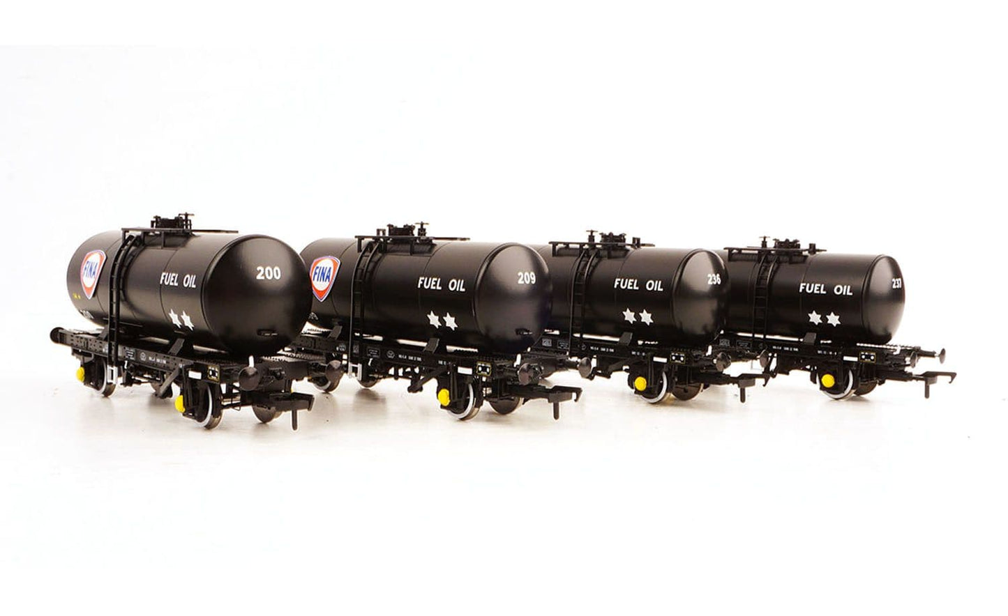 Heljan 1115 35t B Tank Wagon Set (4) Fina Black OO Gauge