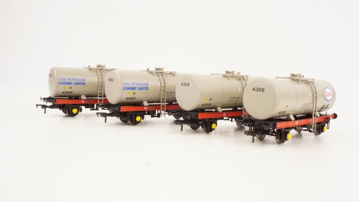 Heljan 1156 35t A Tank Wagon Set (4) Esso Grey/Red OO Gauge