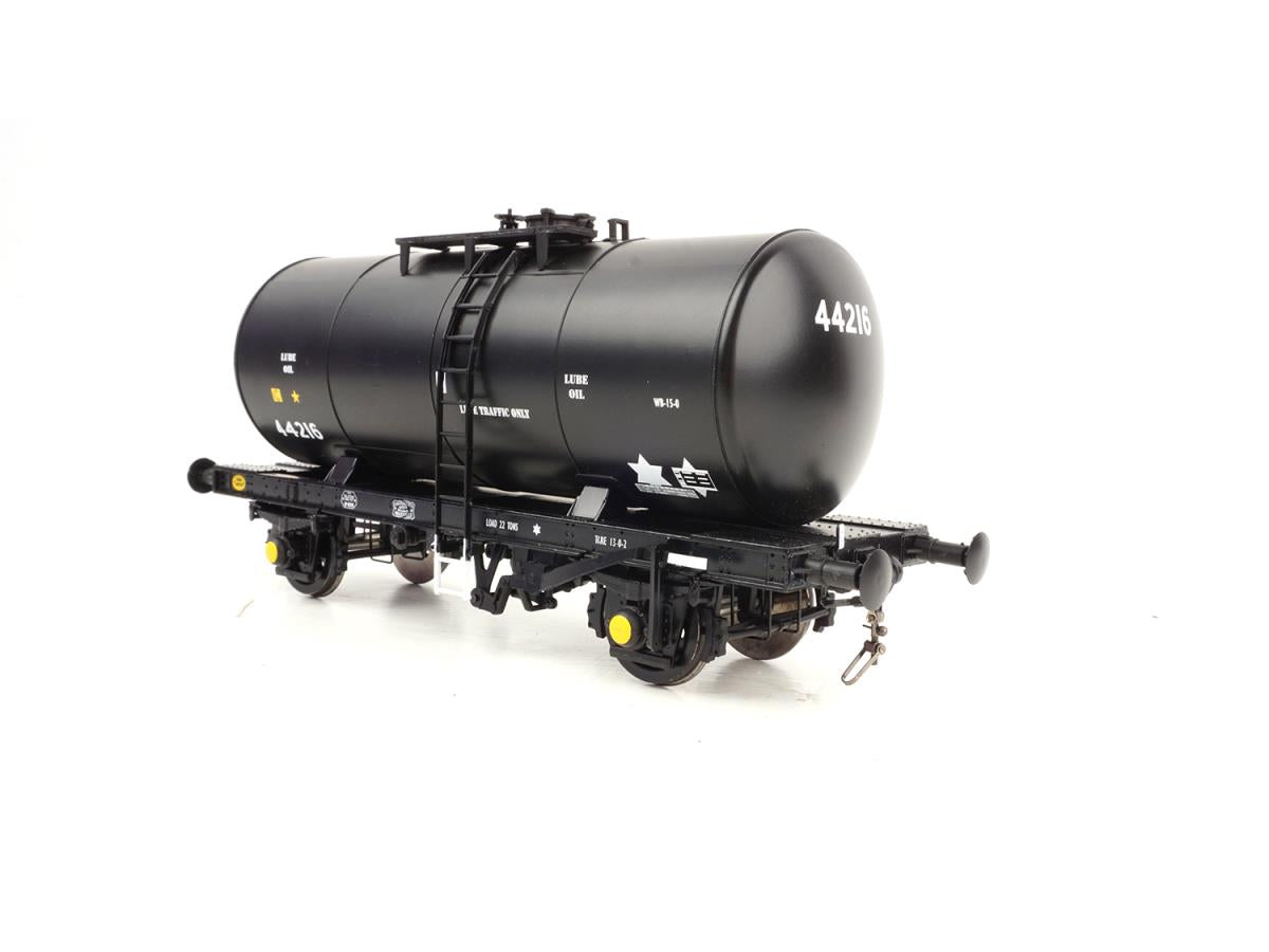 Heljan 1019 35t B Tank Wagon Esso Black 'Lube Traffic Only' , O Gauge