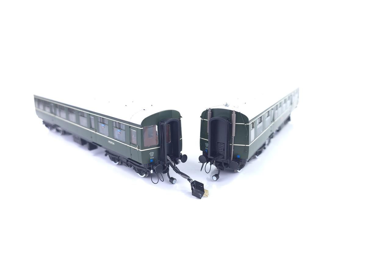 Heljan 1450 Class 104 3 Car DMU M50422/M59134/M50426 BR Early Green, OO Gauge