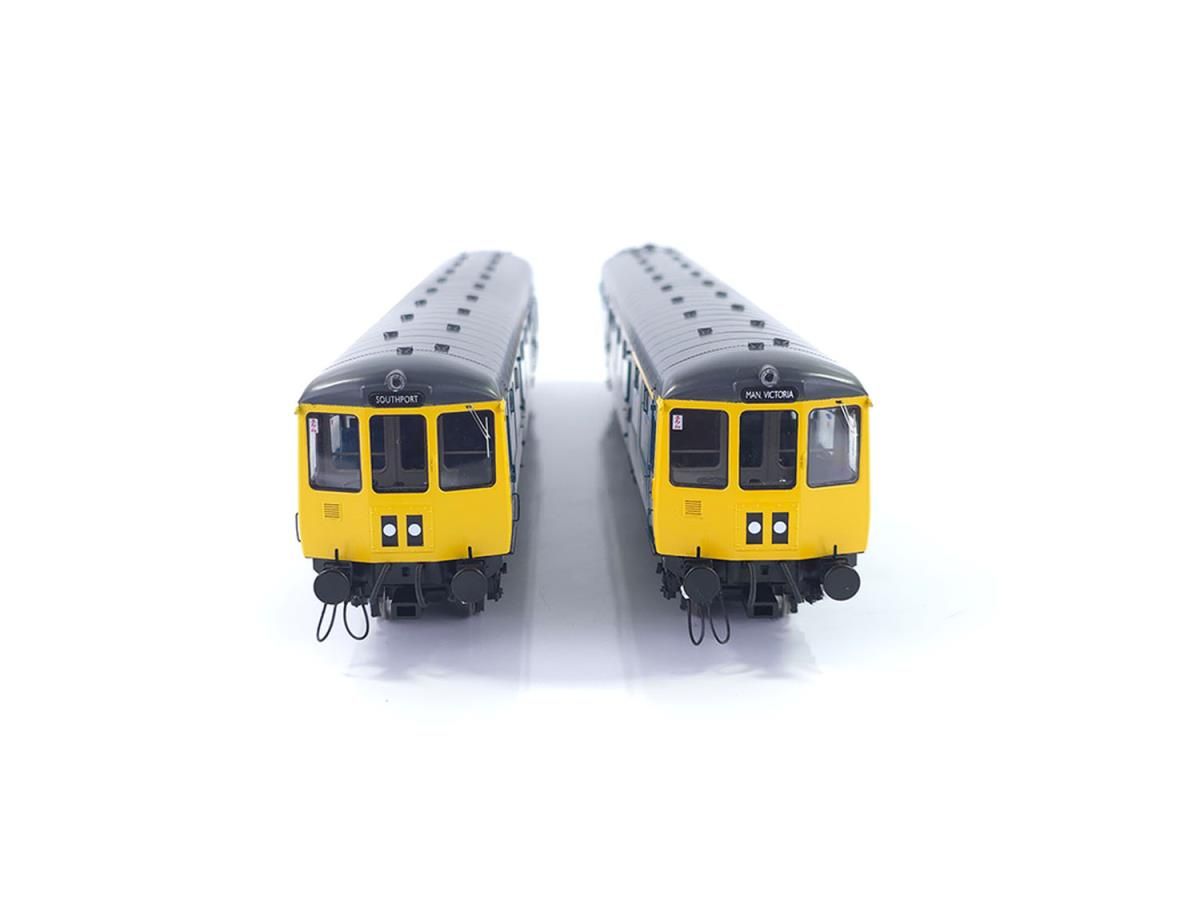 Heljan 1453 Class 104 3 Car DMU M50436/M59141/M50488 BR Blue FYE, OO Gauge
