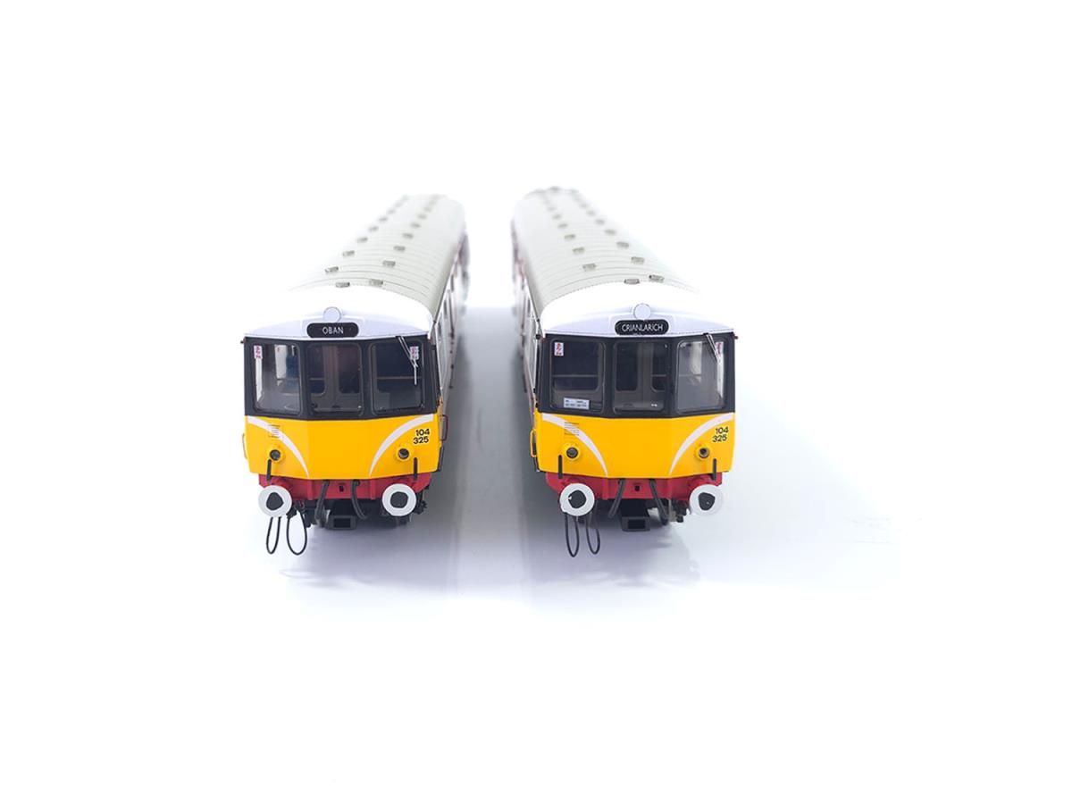 Heljan 1456 Class 104 2 Car DMU SC53424/SC53424 ScotRail Mexican Bean, OO Gauge