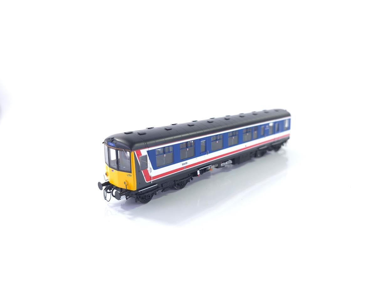 Heljan 1458 Class 104 2 Car DMU L701 53437/53479 Late Network SouthEast, OO Gauge