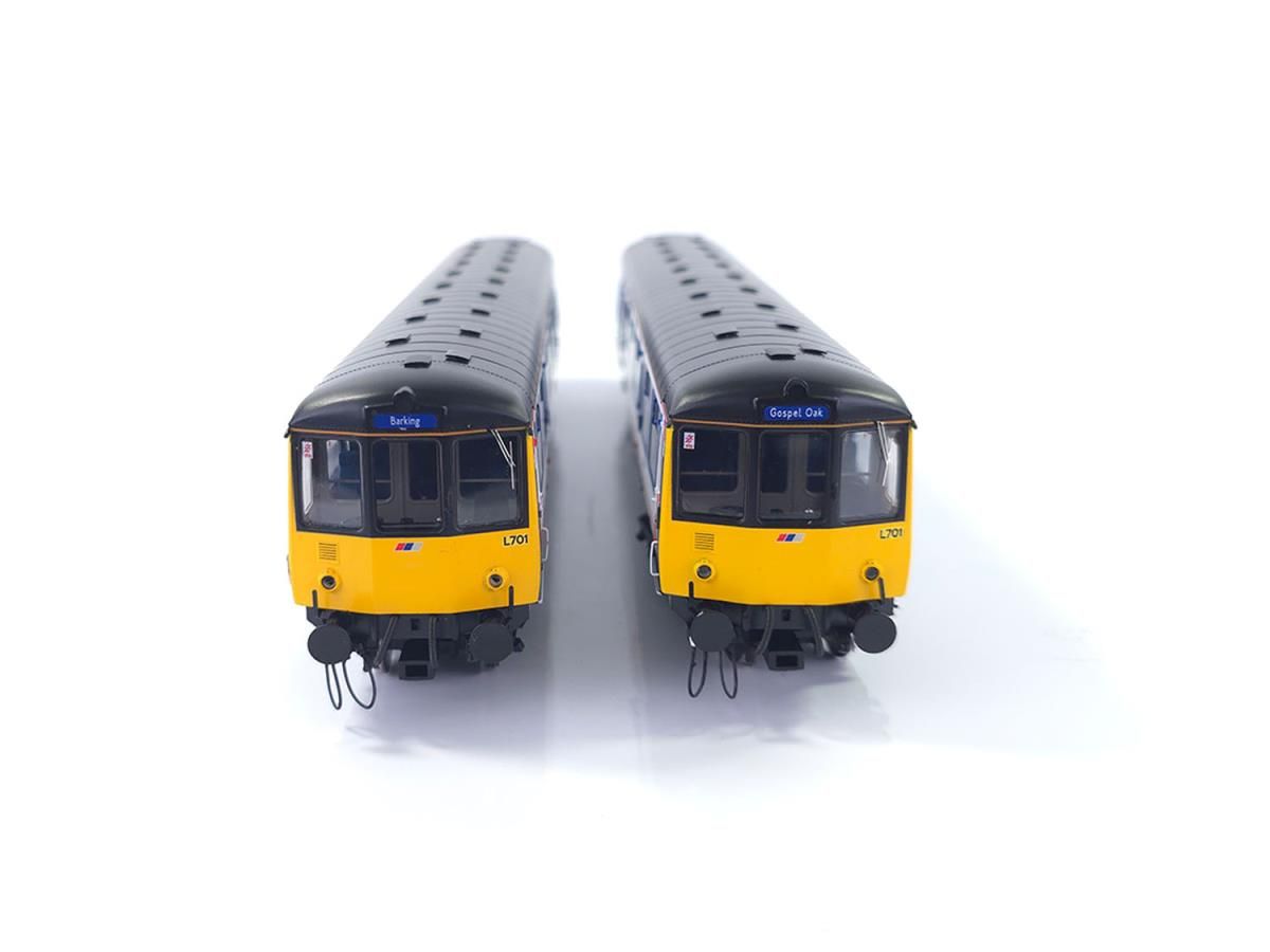 Heljan 1458 Class 104 2 Car DMU L701 53437/53479 Late Network SouthEast, OO Gauge