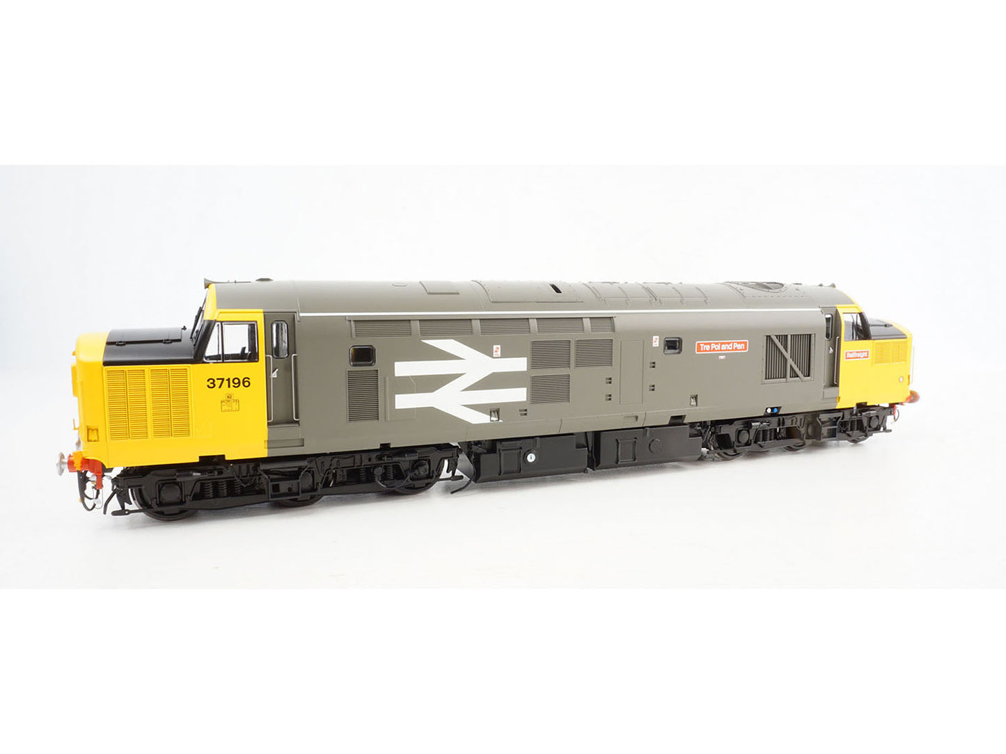 Heljan 3732 Class 37 196 'Tre Pol and Pen' BR Railfreight Grey/Yellow O Gauge *PRE ORDER £568.65*