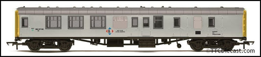 Hornby R40213 Balfour Beatty, Mk1 BSK, Staff Coach, BDC 977165 - Era 9 - OO Gauge