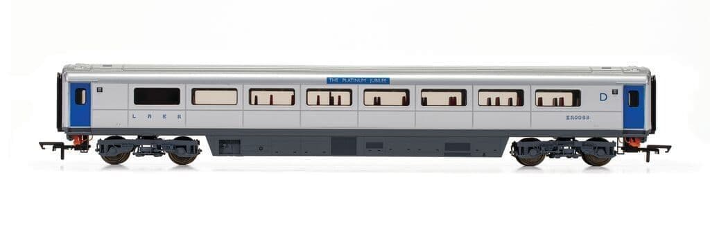 Hornby R40355B Platinum Jubilee of Queen Elizabeth II Mk3 Sliding Door Trailer First Disabled OO Gauge