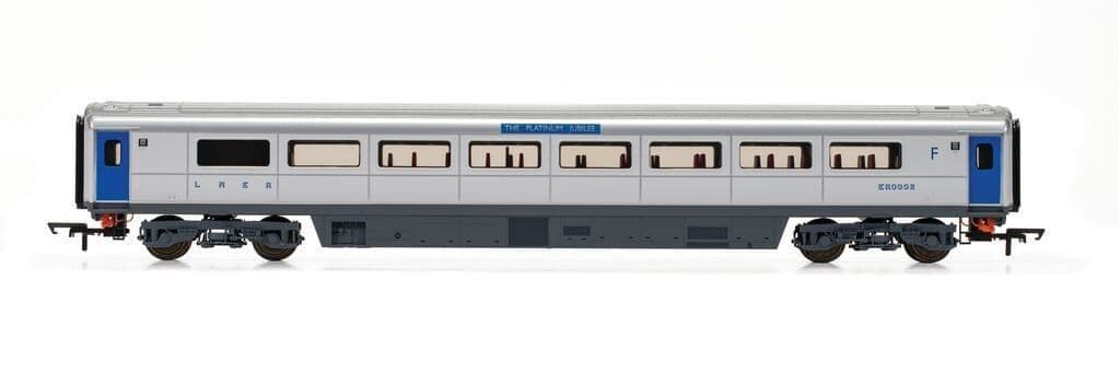 Hornby R40355D Platinum Jubilee of Queen Elizabeth II Mk3 Sliding Door Trailer First Disabled OO Gauge