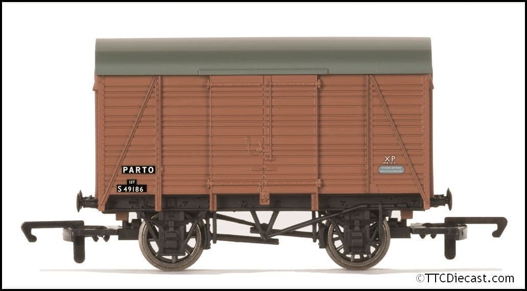Hornby R60102 BR Twin Vent Van S49186 - Era 6 - OO Gauge *LAST FEW*