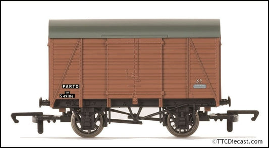Hornby R60102 BR Twin Vent Van S49186 - Era 6 - OO Gauge *LAST FEW*