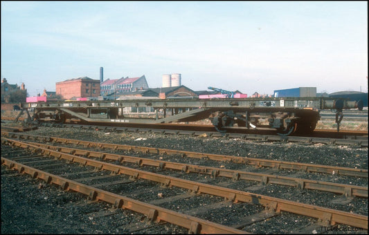 Hornby R60204 BR, YMO 'Salmon' Bogie Wagon - Era 7 OO Gauge