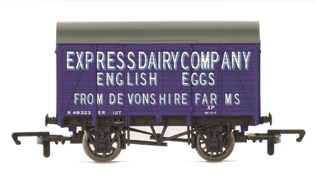 Hornby R60279 SR Express Dairies Box Van 48323, OO Gauge
