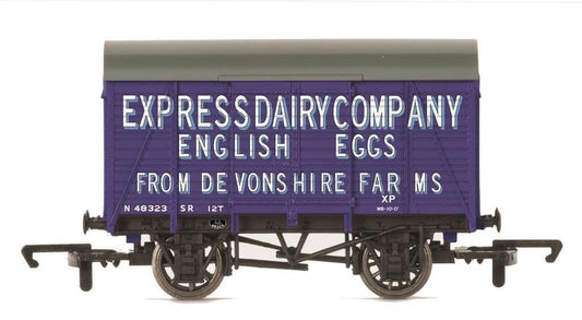 Hornby R60279 SR Express Dairies Box Van 48323, OO Gauge