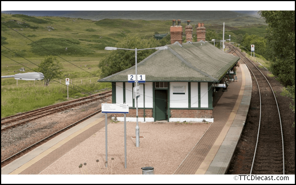 Hornby R7304 Platform Island, OO Gauge