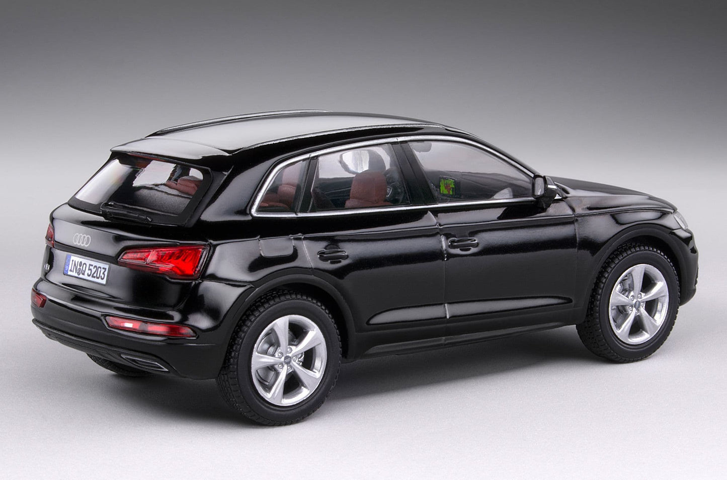IScale 5011605633, 1:43 Scale Audi Q5, Mythos Black, Audi Main Dealer Packaging (43-0034SW)